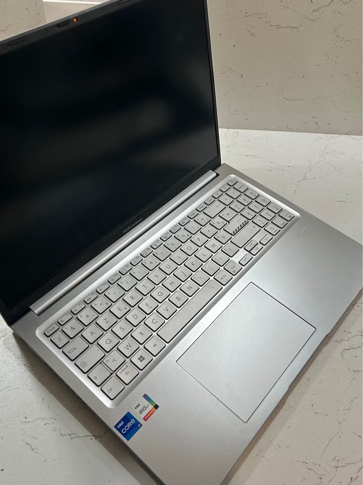 ASUS Vivobook 15 Intel Core i7 laptop open view highlighting full chiclet keyboard layout and large precision trackpad