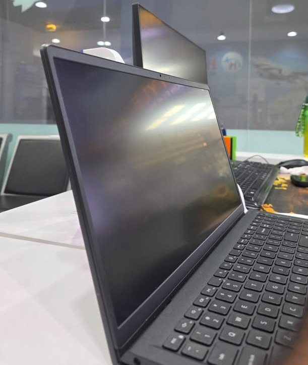Dell Inspiron 15 Core i7-1355U laptop side profile view showcasing slim bezel design and Full HD IPS display panel