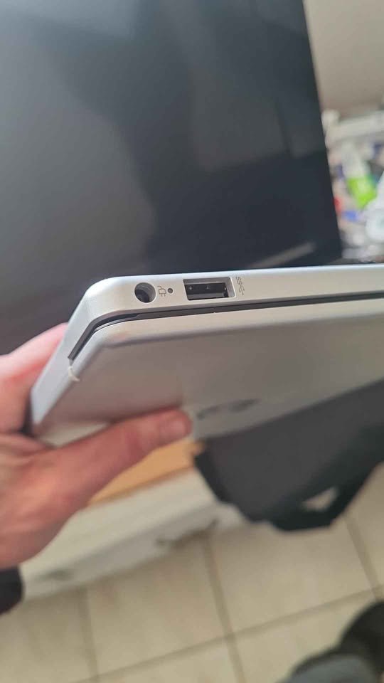 HP 14 Core i7 laptop left side view highlighting USB 3.0 port and headphone jack