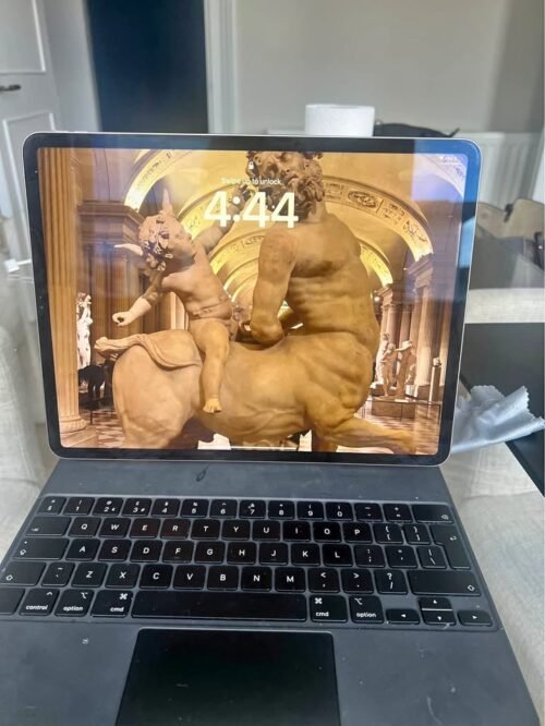 <strong>07. Apple iPad Pro 13" M5 with detachable keyboard</strong>