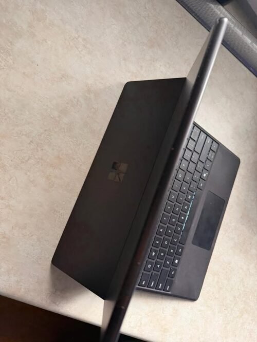 <strong>06. Microsoft Surface Pro 11 (Snapdragon X Plus)</strong>